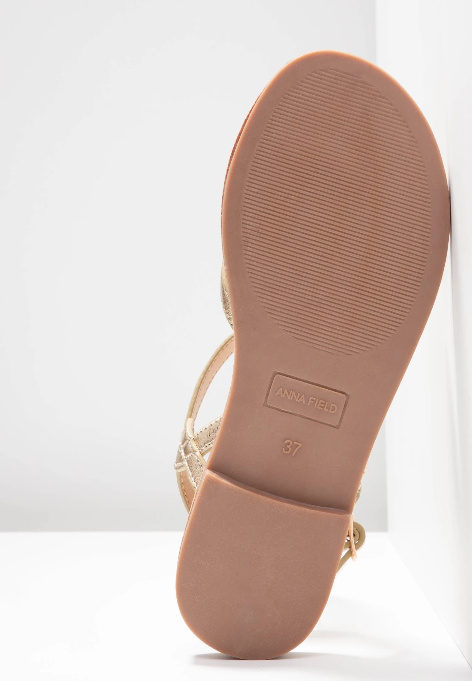 Anna Field Tongs - Gold 9 Anna Field Tongs - Gold – Image 7