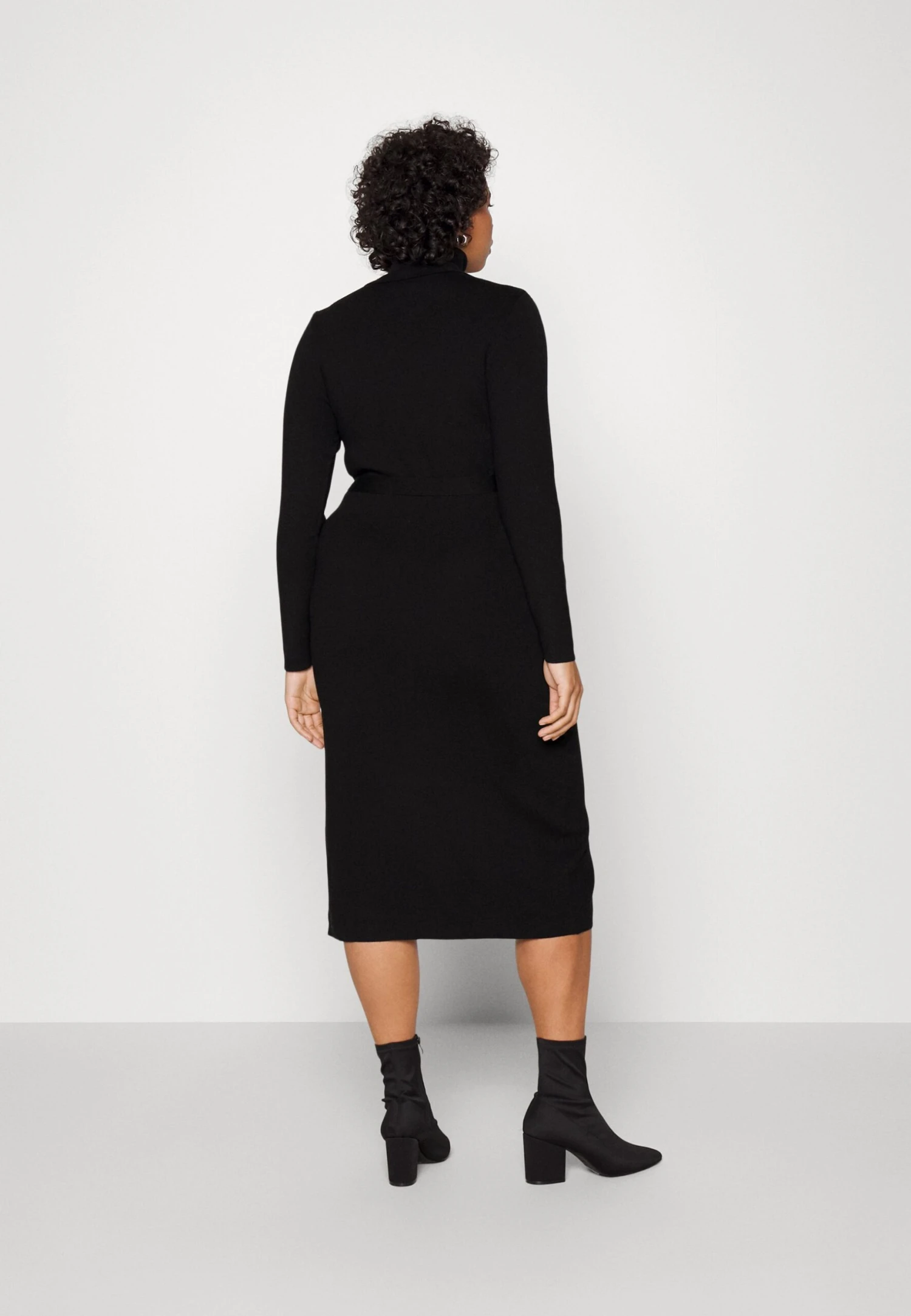 Robe Pull - Black 5 Robe Pull - Black – Image 3