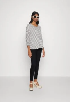 Anna Field -Anna Field 3c03c4c4dc0e46b8b30fd5a223beef4e