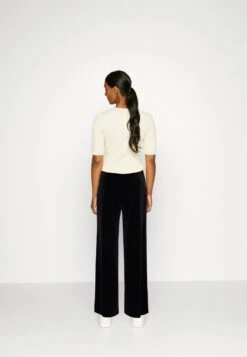 Anna Field Velvet Wide Leg Trousers - Pantalon Classique - Black -Anna Field 9a615994b8b54016af79183f754c1a78