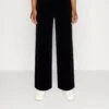 Anna Field Velvet Wide Leg Trousers - Pantalon Classique - Black