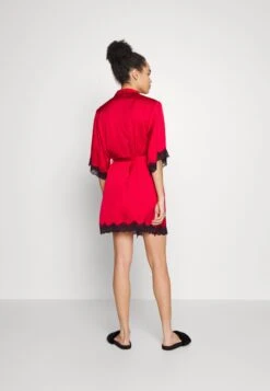 Anna Field 4 Piece Gift Set - Pyjama - Black/Red -Anna Field e0ccded8c7104ccc8e6b6713104fa024