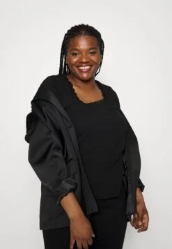 Plus Size - T-Shirt Imprimé - Black 13 Plus Size - T-Shirt Imprimé - Black -Anna Field f6e76092d7ba4ceda3f70f93bba7bb4a